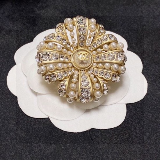 CHANEL CHANEL Not-to-be-missed summer item 2024SS brooch CHANEL CHANEL Not-to-be-missed summer item 2024SS brooch