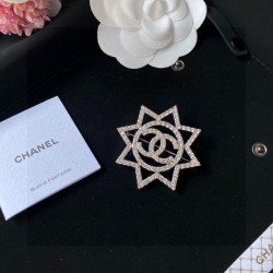 CHANEL 2024SS brooch that has a presence every season