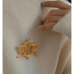 Items attracting attention from overseas celebrities 2024SS Brooch DIOR