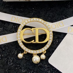 Particularly popular is the elegant and immediately sold out 2024SS brooch DIOR