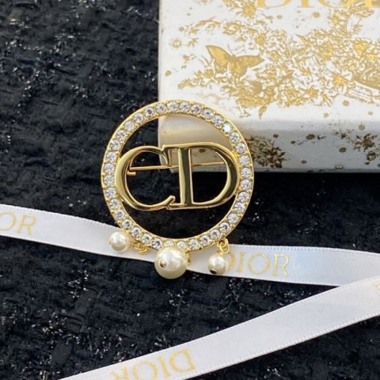 Particularly popular is the elegant and immediately sold out 2024SS brooch DIOR Particularly popular is the elegant and immediately sold out 2024SS brooch DIOR
