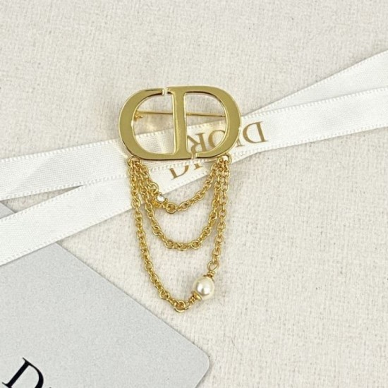 Recommended tops for spring and summer 2024SS Brooch DIOR Recommended tops for spring and summer 2024SS Brooch DIOR