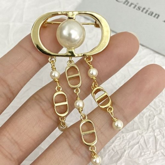 Check out the latest information on spring/summer tops 2024SS Brooch DIOR Dior Check out the latest information on spring/summer tops 2024SS Brooch DIOR Dior
