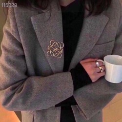 Give a beautiful impression 2024SS brooch LOEWE