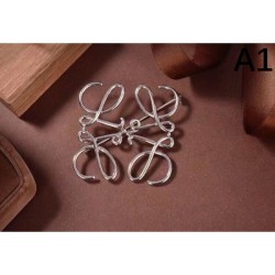 Give a beautiful impression 2024SS brooch LOEWE