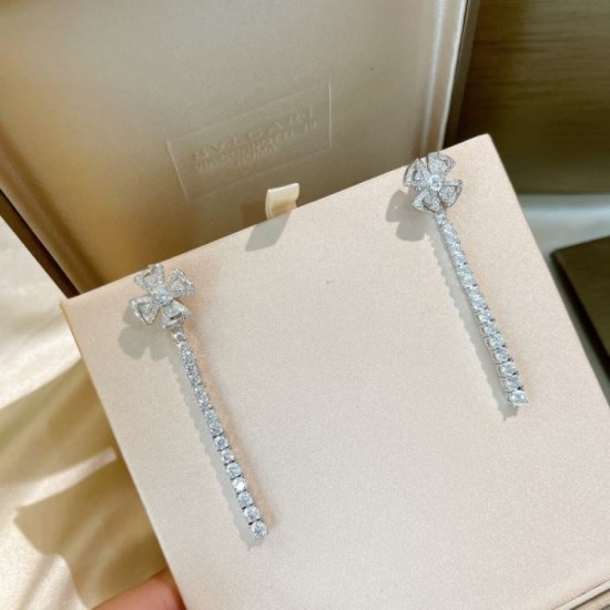 2024SS earrings BVLGARI are now very popular among celebrities. 2024SS earrings BVLGARI are now very popular among celebrities.
