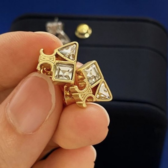 2024SS CELINE Celine earrings have a fashionable feel this season 2024SS CELINE Celine earrings have a fashionable feel this season