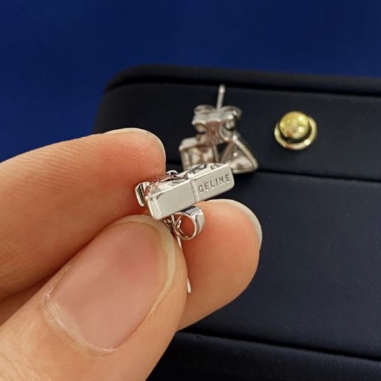 2024SS CELINE Celine earrings have a fashionable feel this season 2024SS CELINE Celine earrings have a fashionable feel this season