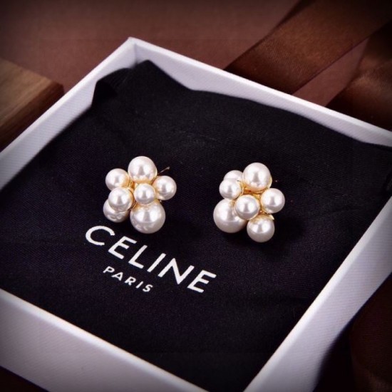 2024SS CELINE Celine earrings A popular item in both magazines and the city 2024SS CELINE Celine earrings A popular item in both magazines and the city