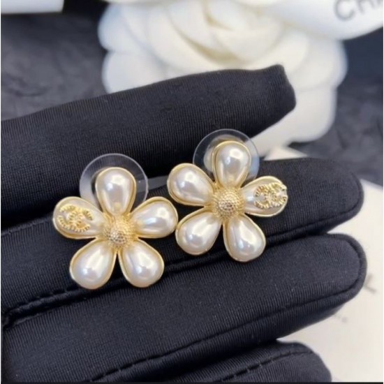 Last Spring/Summer Collection 2024SS Earrings CHANEL CHANEL Last Spring/Summer Collection 2024SS Earrings CHANEL CHANEL