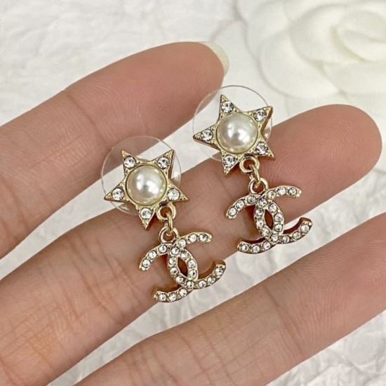 A stylish masterpiece 2024SS earrings CHANEL CHANEL A stylish masterpiece 2024SS earrings CHANEL CHANEL