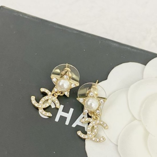 A stylish masterpiece 2024SS earrings CHANEL CHANEL A stylish masterpiece 2024SS earrings CHANEL CHANEL
