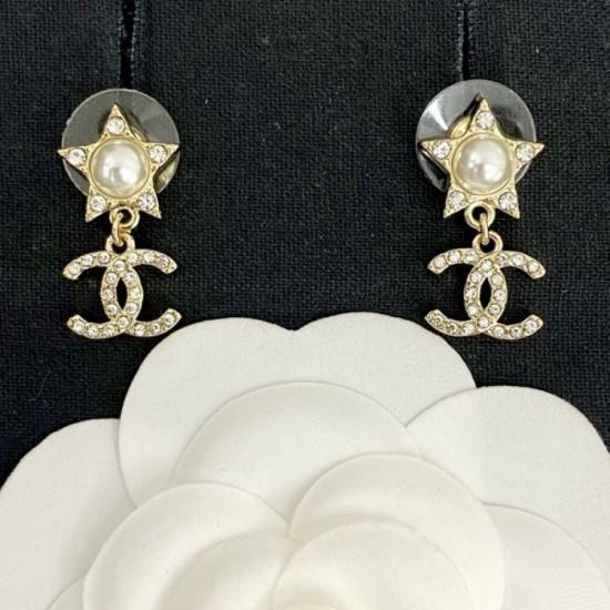 A stylish masterpiece 2024SS earrings CHANEL CHANEL A stylish masterpiece 2024SS earrings CHANEL CHANEL