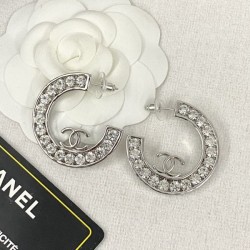 Essential items for spring 2024SS earrings CHANEL