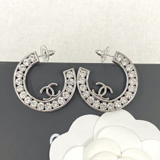 Essential items for spring 2024SS earrings CHANEL Essential items for spring 2024SS earrings CHANEL