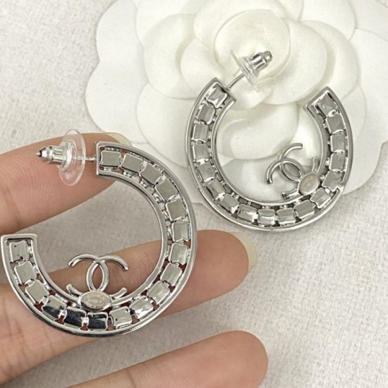 Essential items for spring 2024SS earrings CHANEL Essential items for spring 2024SS earrings CHANEL