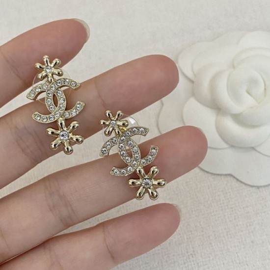 Popular tops this spring/summer 2024SS earrings CHANEL CHANEL Popular tops this spring/summer 2024SS earrings CHANEL CHANEL