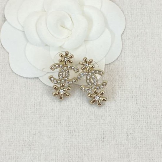 Popular tops this spring/summer 2024SS earrings CHANEL CHANEL Popular tops this spring/summer 2024SS earrings CHANEL CHANEL