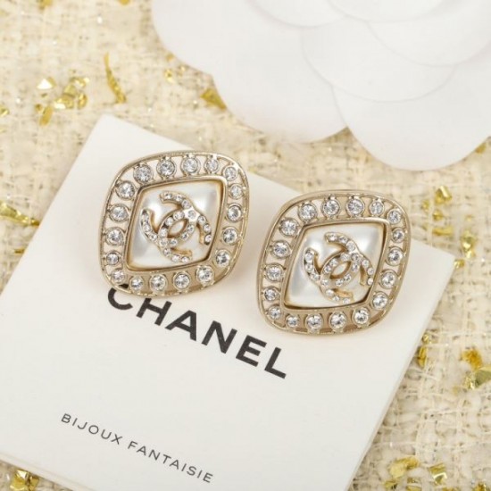 New 2024SS earrings in pursuit of trends CHANEL New 2024SS earrings in pursuit of trends CHANEL