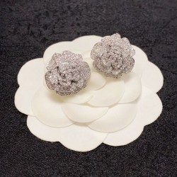 Continuing trends in spring and summer 2024SS earrings CHANEL