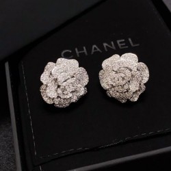 Continuing trends in spring and summer 2024SS earrings CHANEL