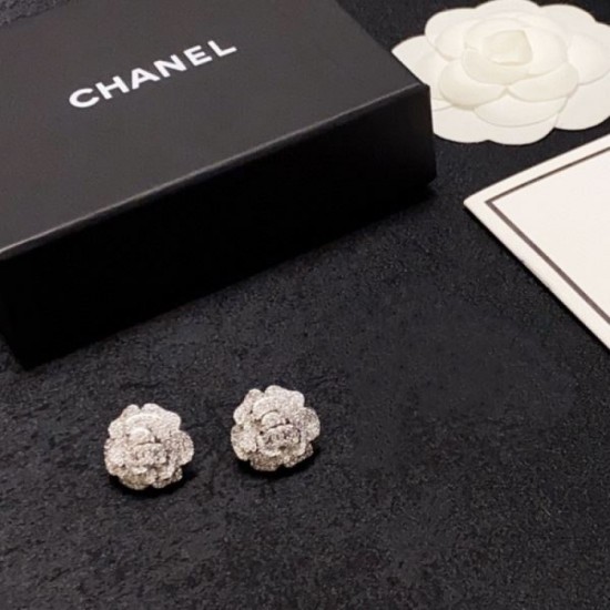 Continuing trends in spring and summer 2024SS earrings CHANEL Continuing trends in spring and summer 2024SS earrings CHANEL