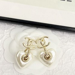 Must-buy for adults this spring/summer 2024SS earrings CHANEL