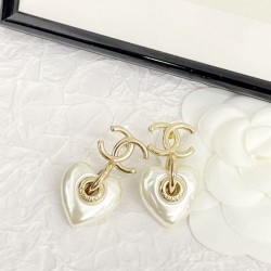 Must-buy for adults this spring/summer 2024SS earrings CHANEL