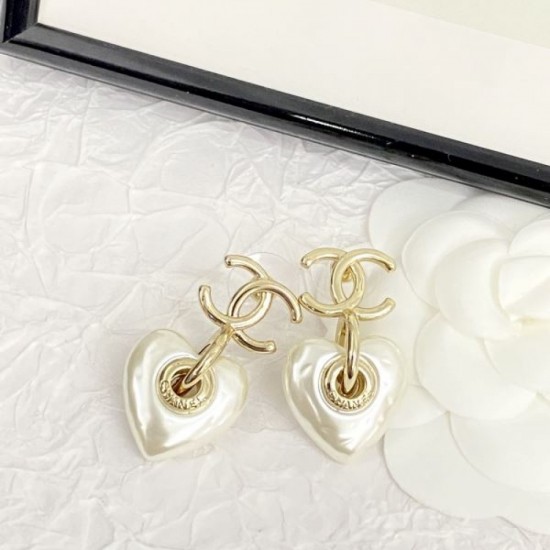 Must-buy for adults this spring/summer 2024SS earrings CHANEL Must-buy for adults this spring/summer 2024SS earrings CHANEL