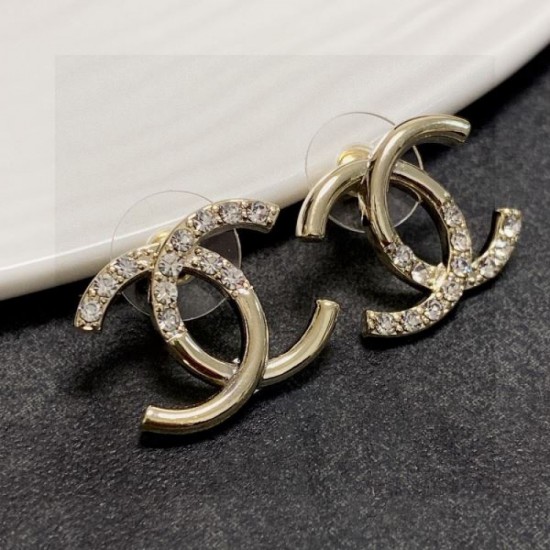 2024SS earrings CHANEL for a relaxed atmosphere 2024SS earrings CHANEL for a relaxed atmosphere