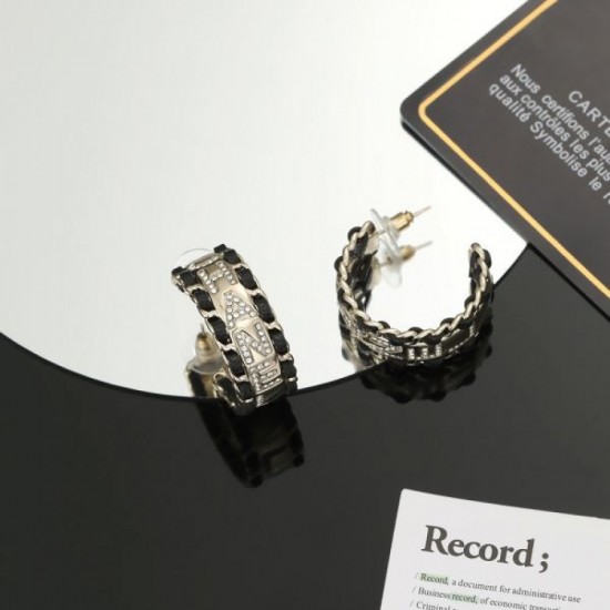 2024SS CHANEL Chanel earrings give the impression of a fashionable expert 2024SS CHANEL Chanel earrings give the impression of a fashionable expert
