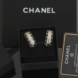 2024SS CHANEL Chanel earrings give the impression of a fashionable expert