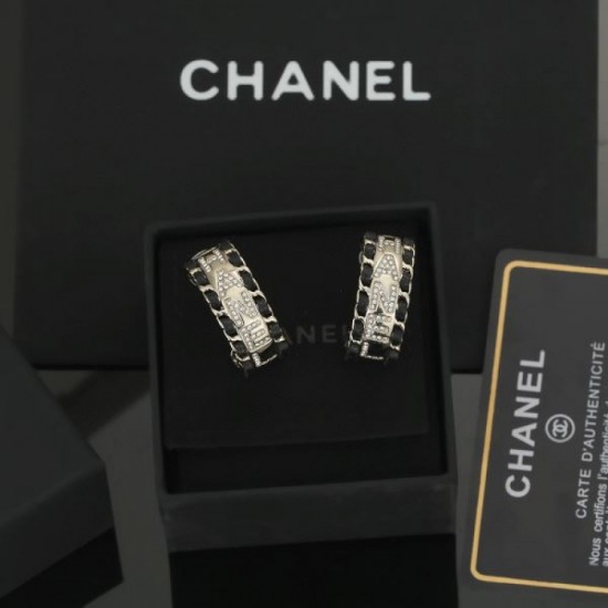 2024SS CHANEL Chanel earrings give the impression of a fashionable expert 2024SS CHANEL Chanel earrings give the impression of a fashionable expert