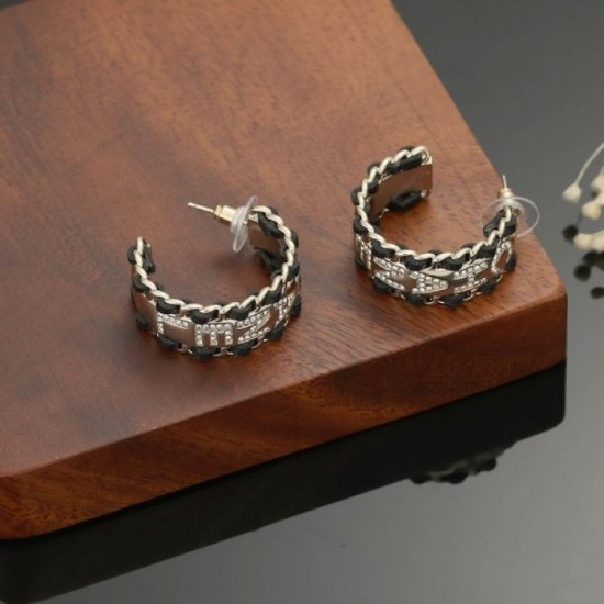 2024SS CHANEL Chanel earrings give the impression of a fashionable expert 2024SS CHANEL Chanel earrings give the impression of a fashionable expert