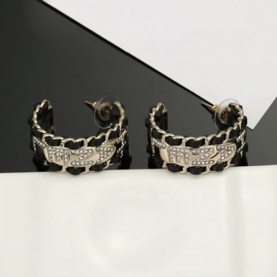 2024SS CHANEL Chanel earrings give the impression of a fashionable expert 2024SS CHANEL Chanel earrings give the impression of a fashionable expert