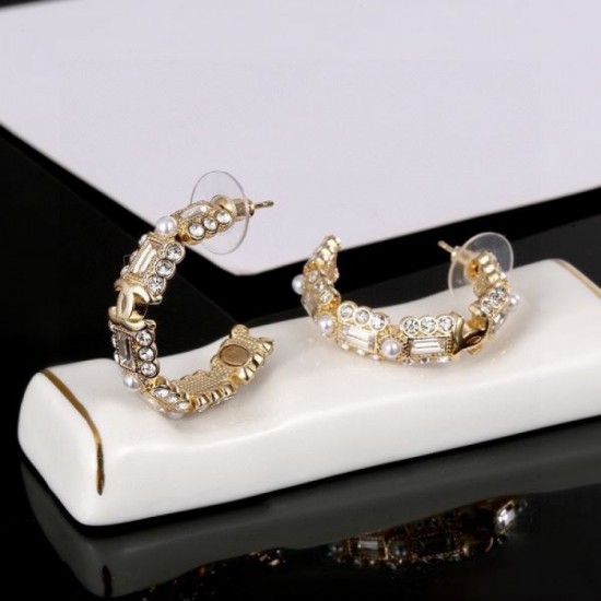 2024SS CHANEL Chanel earrings are always sold out at the end of the year 2024SS CHANEL Chanel earrings are always sold out at the end of the year