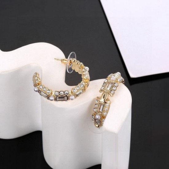 2024SS CHANEL Chanel earrings are always sold out at the end of the year 2024SS CHANEL Chanel earrings are always sold out at the end of the year