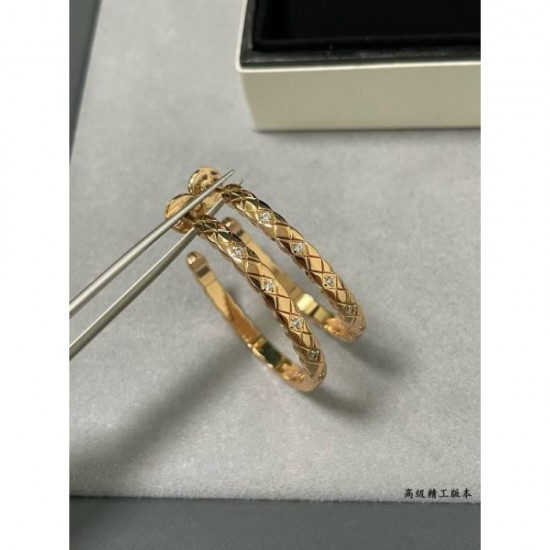 CHANEL 2024SS earrings in great colors that can be mixed and matched CHANEL 2024SS earrings in great colors that can be mixed and matched