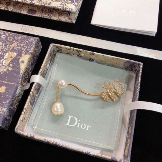 This season's recommended popular items 2024SS earrings DIOR Dior This season's recommended popular items 2024SS earrings DIOR Dior