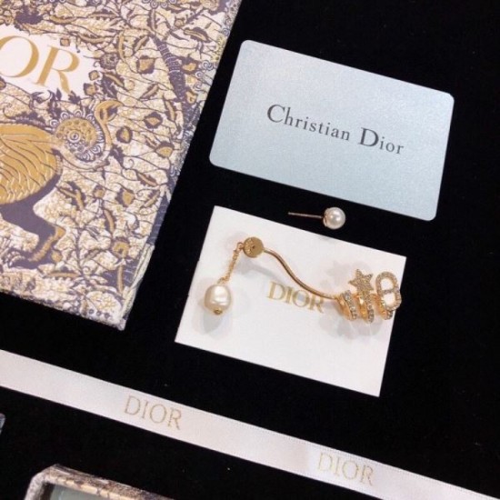 This season's recommended popular items 2024SS earrings DIOR Dior This season's recommended popular items 2024SS earrings DIOR Dior