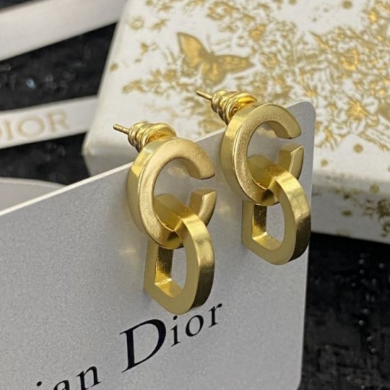 2024SS earrings DIOR that you can enjoy this summer 2024SS earrings DIOR that you can enjoy this summer