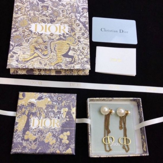 Absolutely cute recommended 2024SS earrings DIOR Dior Absolutely cute recommended 2024SS earrings DIOR Dior