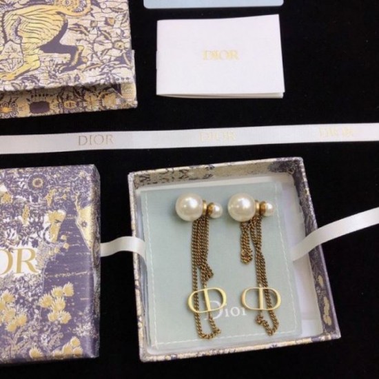 Absolutely cute recommended 2024SS earrings DIOR Dior Absolutely cute recommended 2024SS earrings DIOR Dior