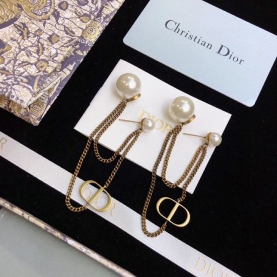 Absolutely cute recommended 2024SS earrings DIOR Dior Absolutely cute recommended 2024SS earrings DIOR Dior