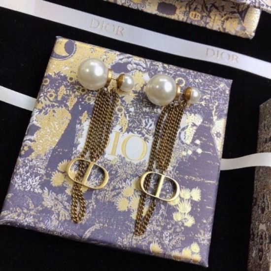 Absolutely cute recommended 2024SS earrings DIOR Dior Absolutely cute recommended 2024SS earrings DIOR Dior