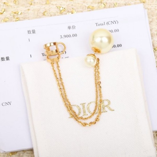 Too advanced to wear 2024SS earrings DIOR Dior Too advanced to wear 2024SS earrings DIOR Dior