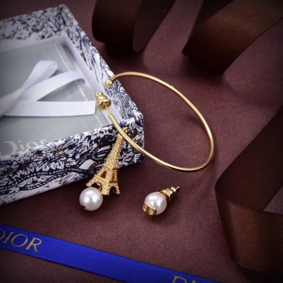Summery and refreshing impression 2024SS earrings DIOR Dior Summery and refreshing impression 2024SS earrings DIOR Dior