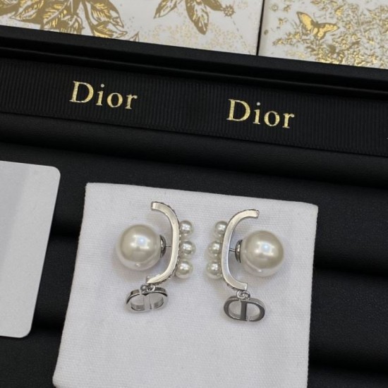 Summer color not available in Japan 2024SS earrings DIOR Dior Summer color not available in Japan 2024SS earrings DIOR Dior
