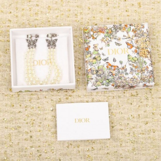 Transform into a beautiful outfit 2024SS earrings DIOR Transform into a beautiful outfit 2024SS earrings DIOR
