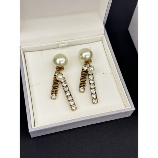 2024SS DIOR Dior earrings continue to be a brand this season